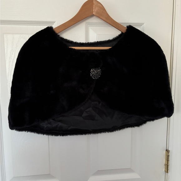 Women’s/Jrs BCX Faux Fur Shrug Size Small - Picture 2 of 5